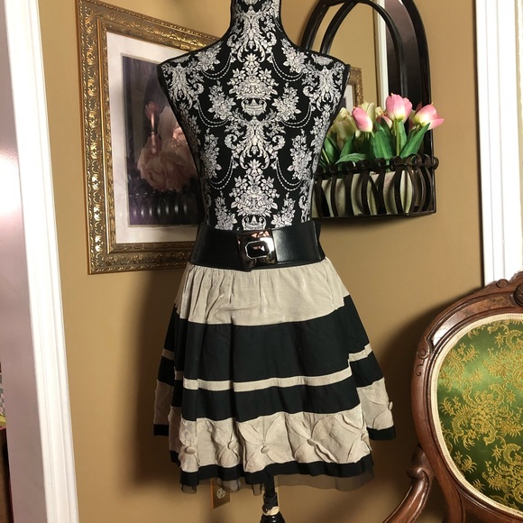 Twelve by twelve | M - Picture 1 of 5